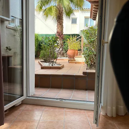 Nuria,centro Del Pueblo,planta Baja Con Jardin, Aire Acondicionado *