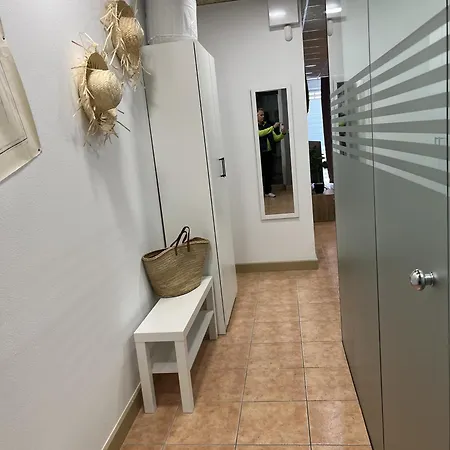 Nuria,centro Del Pueblo,planta Baja Con Jardin, Aire Acondicionado *