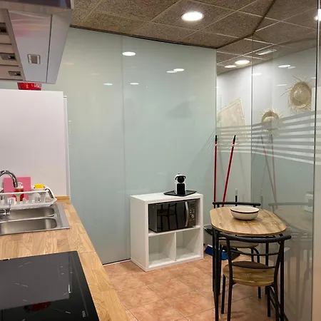 Nuria,centro Del Pueblo,planta Baja Con Jardin, Aire Acondicionado *
