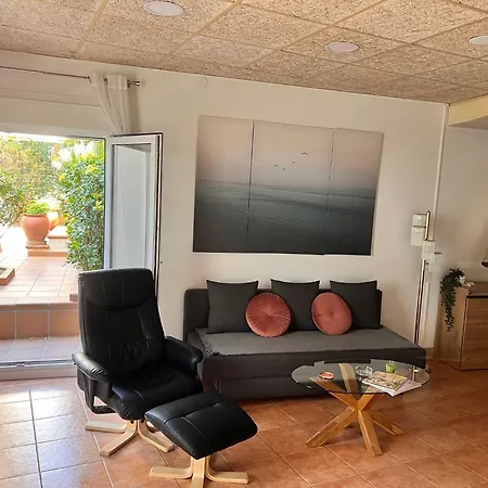 Nuria,centro Del Pueblo,planta Baja Con Jardin, Aire Acondicionado